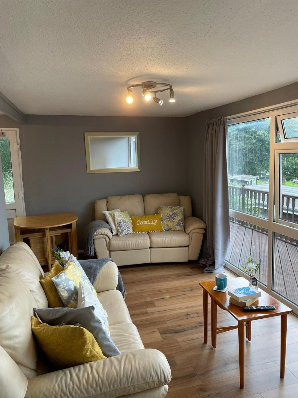 Caeathro 180 River View Cabin מראה חיצוני תמונה